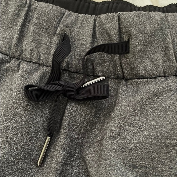 ❤️ Lululemon On The Fly Pant *28" Grey Luxtreme Size 4 - Picture 4 of 6